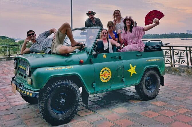 Jeep Tour Saigon By Night : FRESH SEAFOOD, STREET FOOD & SKY BAR - Why this jeep ride works after dark