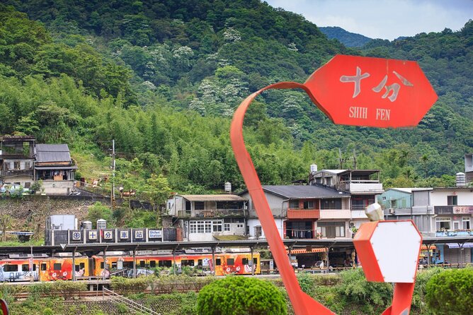 Jiufen, Heping Island Park & Keelung Night Market Day Tour - Walking, weather, and comfort