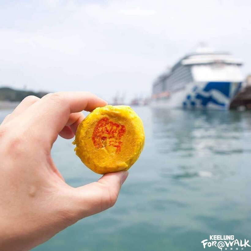 Keelung Half-Day Food Tour: Explore Day & Night Markets - Keelung food starts near the harbor