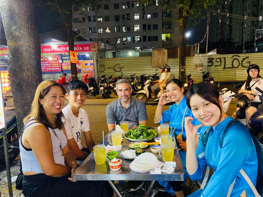 KISSTOUR| Saigon By Night & Street Food Tour on Motorbike - The flower market that never really closes