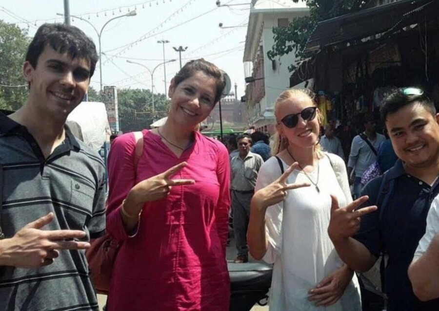 Kochi: Local Street Food Guided Walking Tour with Tastings - What the guides add to the food