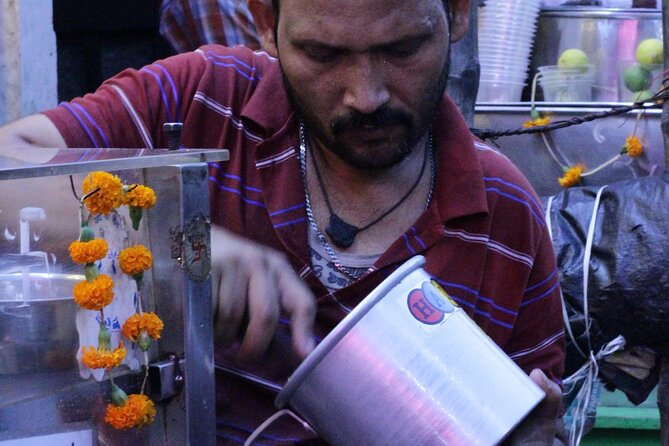 Kolkata Midtown Madness- A Street Food & Nightlife Tour - Starting at New Market with Kolkata’s chaat