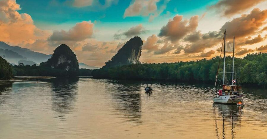Krabi: Private Sunset Boat Trip and Night Market Tour - What the private format means for your evening