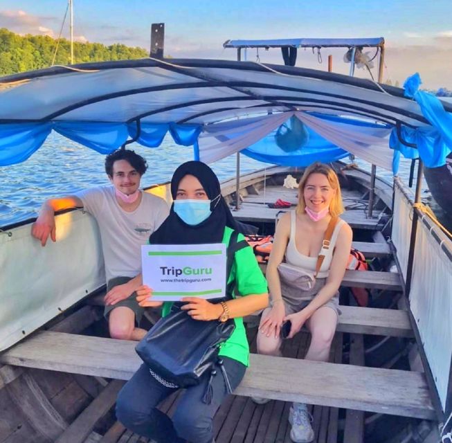 Krabi: Private Sunset Boat Trip and Night Market Tour - Sampling local dishes without overplanning