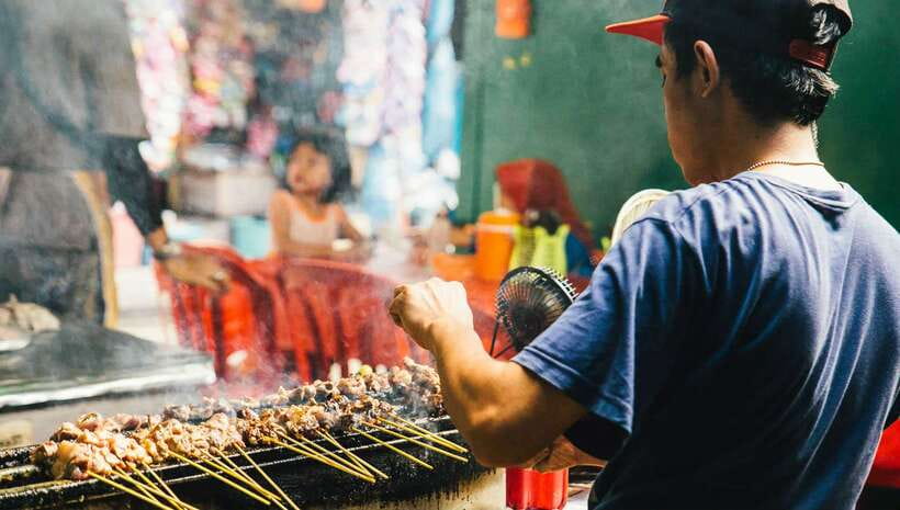 Kuala Lumpur: Local Street Food Night Tour - Jalan Alor after dark