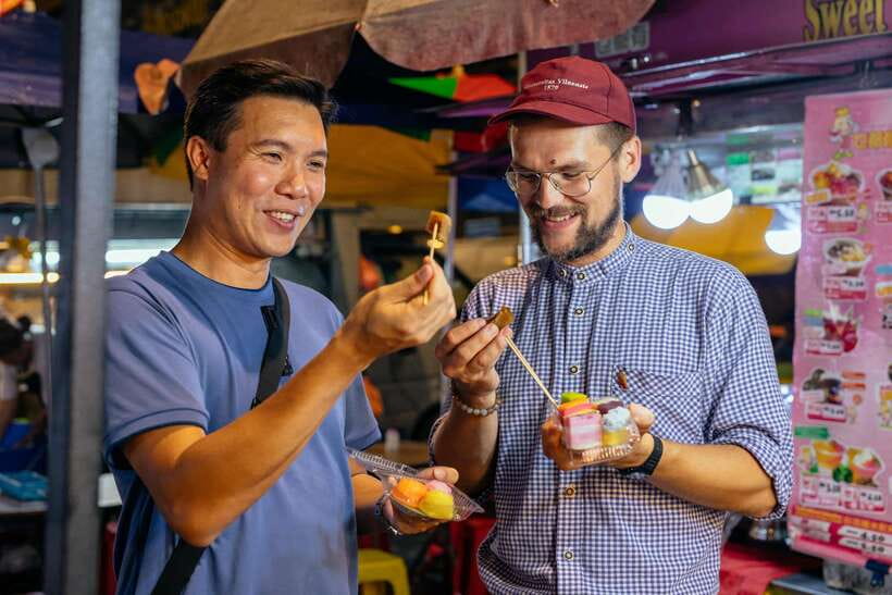 Kuala Lumpur: Local Street Food Night Tour - What your guide adds to the meal