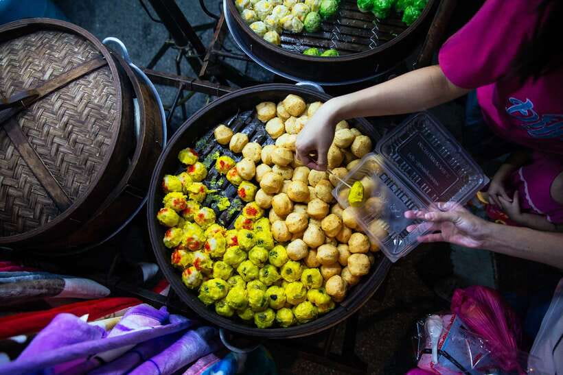 Kuala Lumpur: Local Street Food Night Tour - Starting at Lot 10 and Hutong Food Court