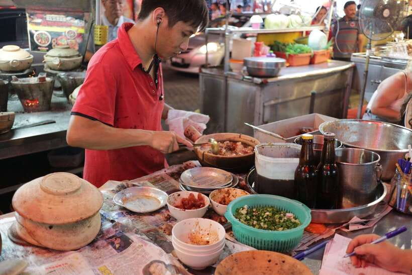 Kuala Lumpur: Nightlife Street Food Tour with 6 Tastings - What the $41 price really covers