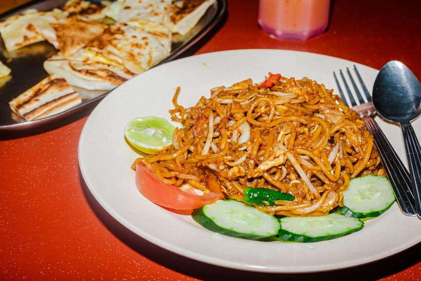 Kuala Lumpur: Sambal Street Food Tour with 15+ Tastings - The main savory stops: nasi lemak, rendang, satay, and sambal