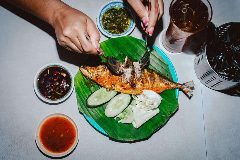Kuala Lumpur: Sambal Street Food Tour with 15+ Tastings - Durian, cendol, mango, and other sweet finishes