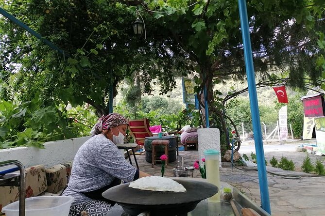 Kusadasi Selcuk Ephesus Gourmet and Street Food Tour - Passing Pigeon Island and Kuşadası Castle