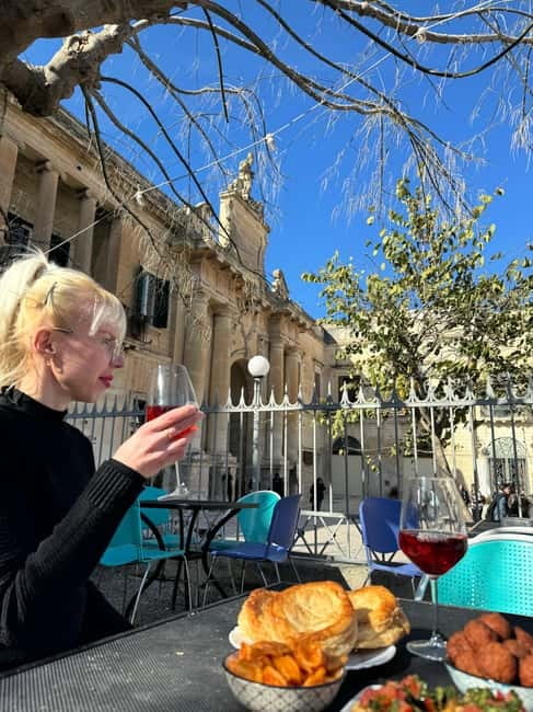Lecce: Guided Street Food Walking Tour with Food and Wine - The guides make the biggest difference