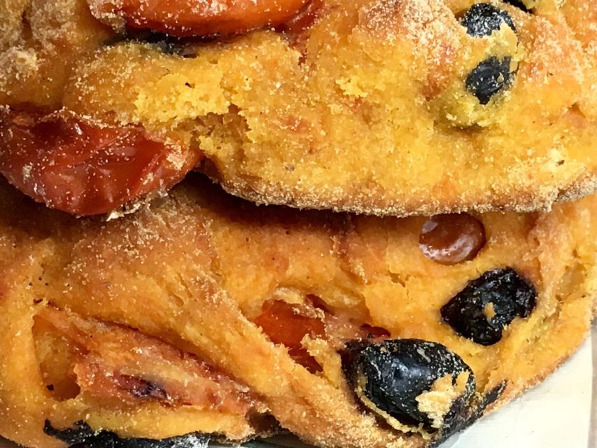 Lecce: Street Food Tasting and Sightseeing Tour - Piazza Duomo and the papier-mâché tradition