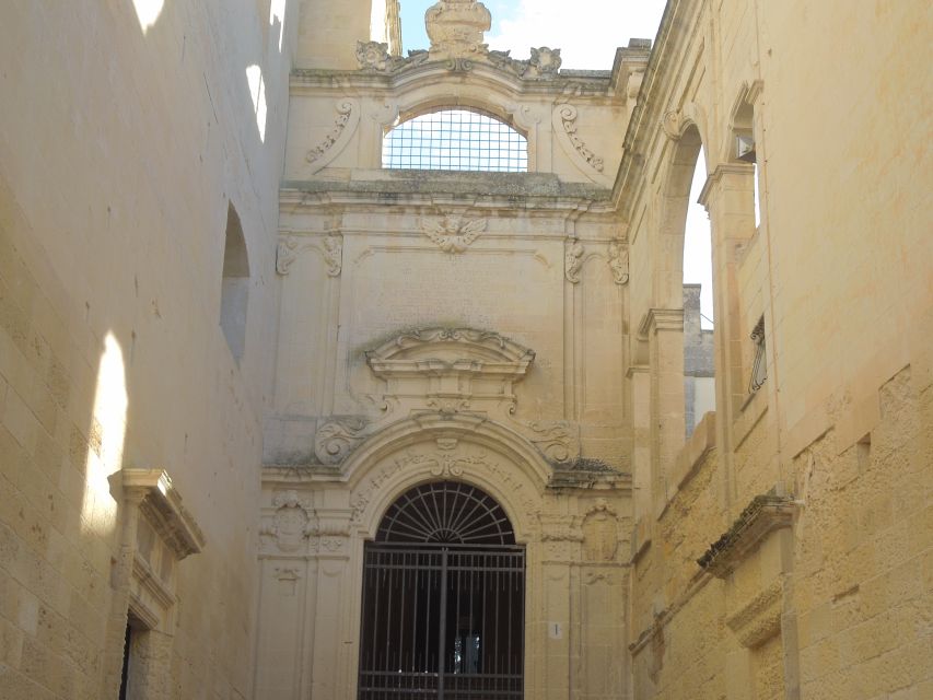 Lecce: Street Food Tasting and Sightseeing Tour - Santa Croce, carved balconies, and Baroque overload
