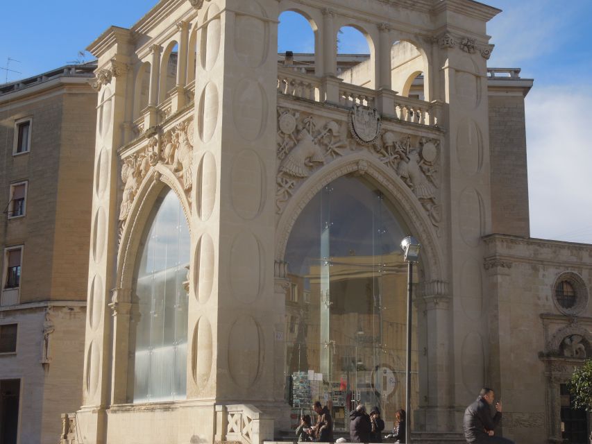 Lecce: Street Food Tasting and Sightseeing Tour - Piazza Sant’Oronzo and the city’s public story