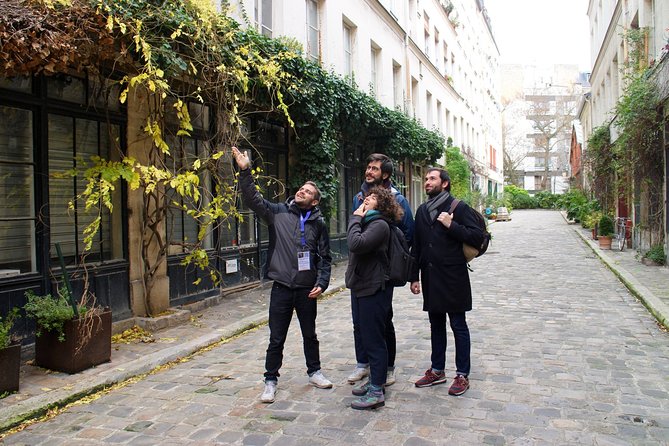 Local Food Market Walking Tour near the Marais - The outdoor market and its flea-market character
