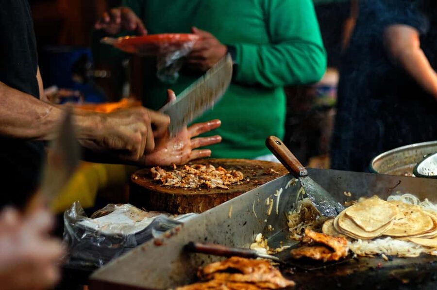 London: Camden Market Food Tour with 7 Street Food Tastings - Camden Market as a food tour setting
