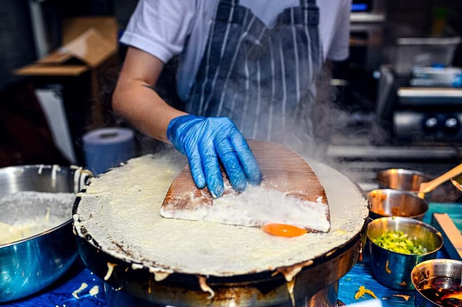 London: Private Shoreditch Street Food Tour with 7 Dishes - Fish and chips with an East End connection