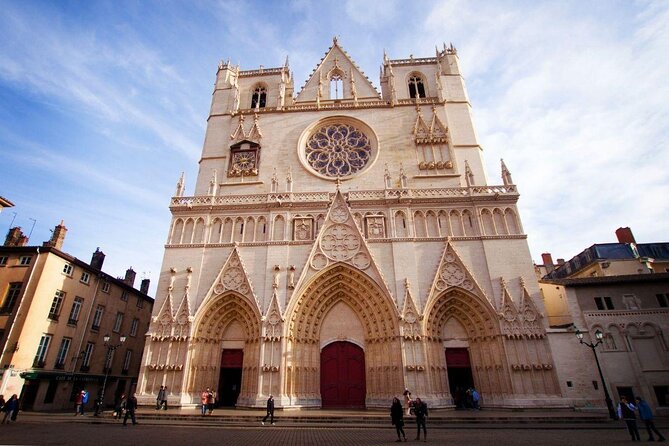 Lyon Private Walking Tour and Food Market Discovery - Key points to know before booking