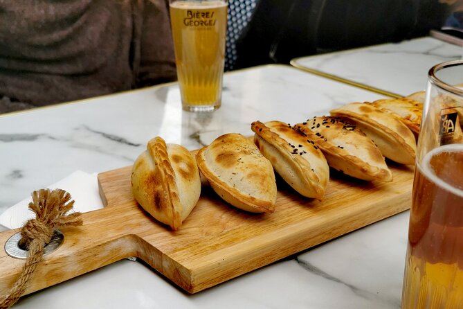 Lyon: Street Food Tour - The Fresque des Lyonnais and stories between bites