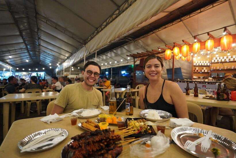 Makati: Street Food Experience with a Local Guide - Learning how to order Filipino street food