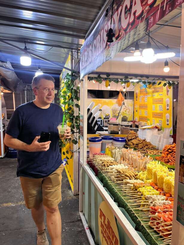 Manila Night Market with Local Guide - Divisoria after dark: shopping with a local eye