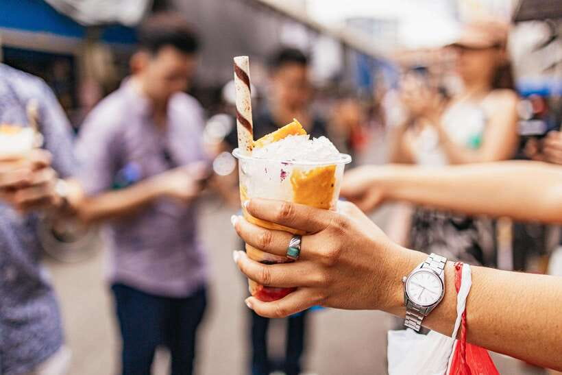 Manila: Street Food and Drinks Walking Tour with Tastings - Walking through Chinatown and local neighborhoods