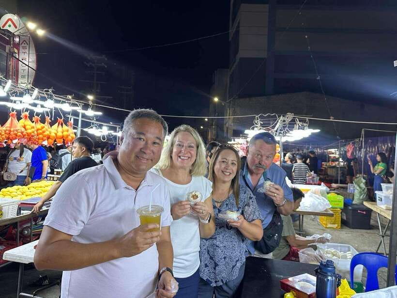Manila Street food and Night Market Tour - Ilaya Street in Divisoria: food beside bargain shopping
