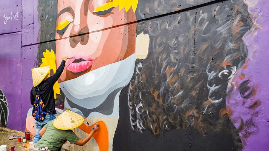 Medellin: Comuna 13 Graffiti Tour, Cable Car & Street Food - Key points to know before booking