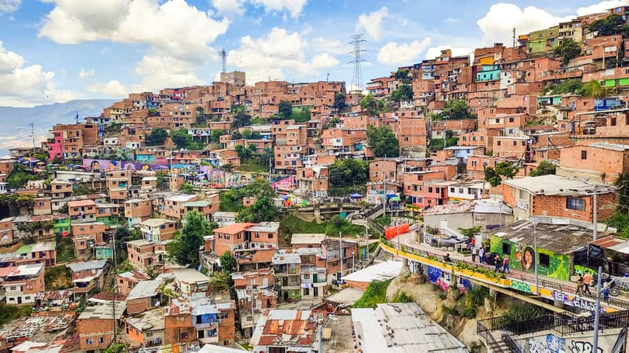 Medellin: Comuna 13 Graffiti Tour, Cable Car & Street Food - Why the route begins with Medellín’s public transport