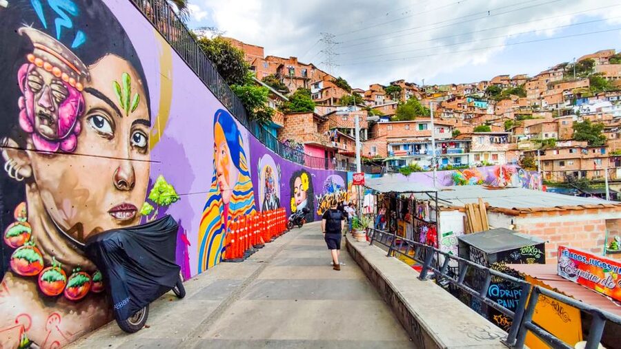 Medellin: Comuna 13 Graffiti Tour, Cable Car & Street Food - The final drink and city view