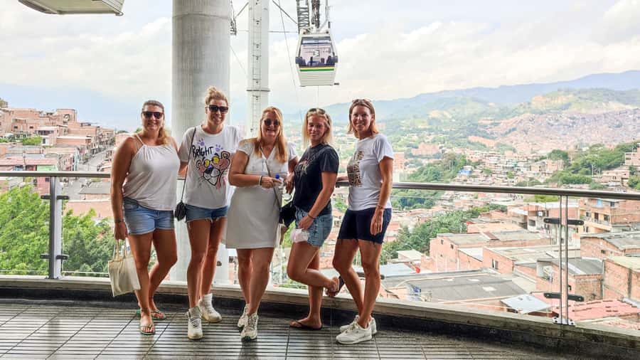 Medellin: Comuna 13 Graffiti Tour, Cable Car & Street Food - Is four hours enough?