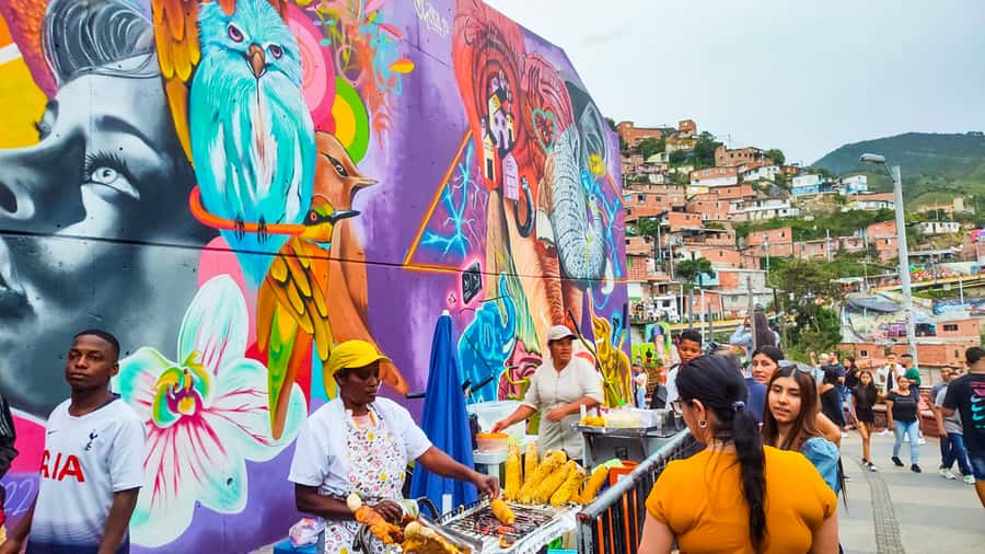 Medellin: Comuna 13 Graffiti Tour, Cable Car & Street Food - What makes the $18 price good value