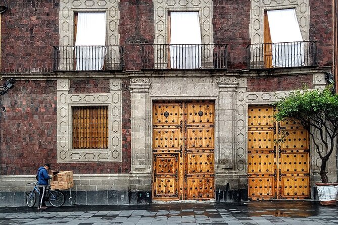 Mexico City: Hidden Markets, Street Food & Salsa-Making Tour - Guides make a major difference