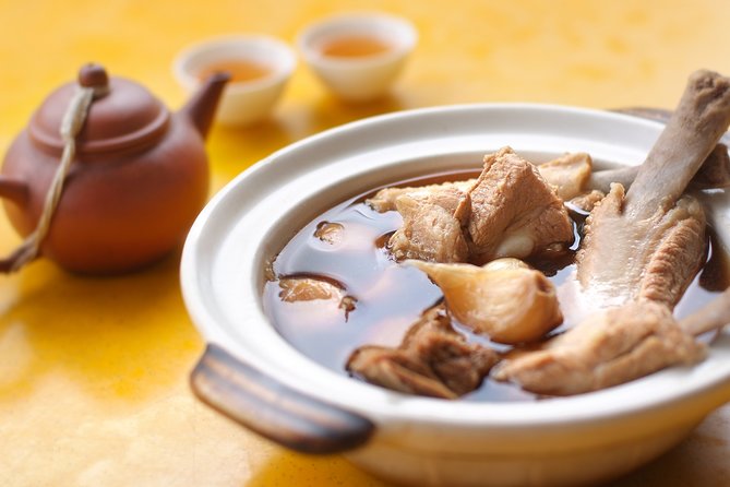 Michelin Premium Food Tour with Hawker Centre & Chinatown Tour - Why Chinatown is the right place to start