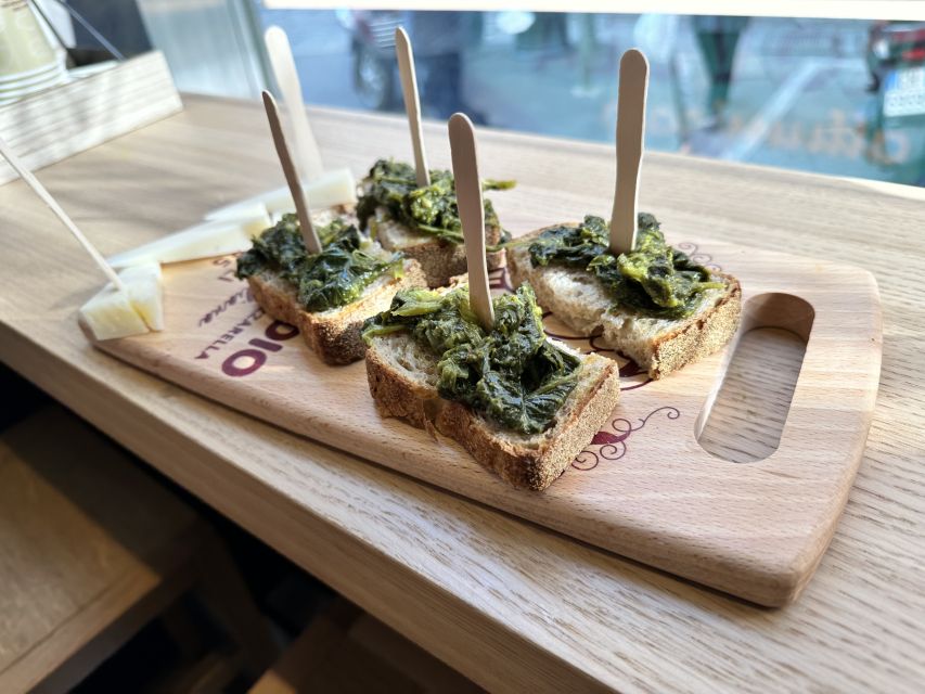 Milan: Gourmet Street Food Tour with Sightseeing and Tasting - Walking through Milan’s central sights