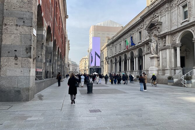Milan History & Street Food Tour with Wine Tasting - Brera: the most atmospheric neighborhood stop