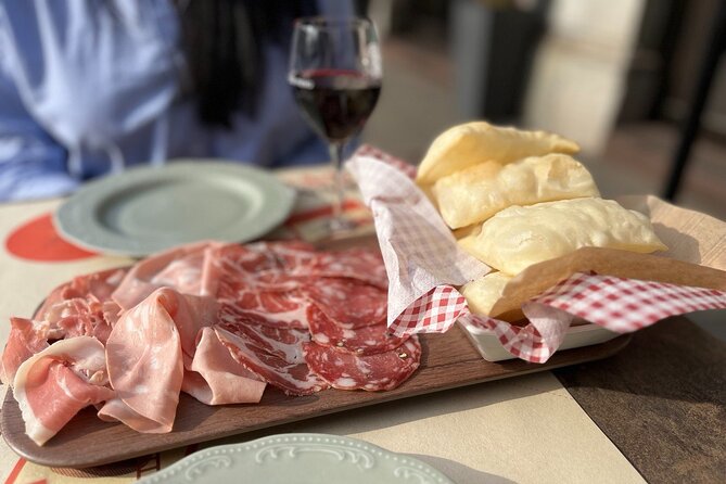 Milan's Authentic Street Food tour: A Gourmet Experience - The first bites: ham, cheese, focaccia, and regional specialties