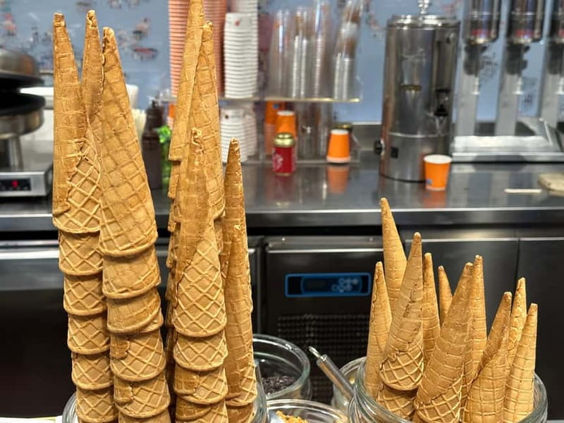 Milan: Street Food Tour with Tastings and Local Guide - The Duomo and Castello Sforzesco between bites