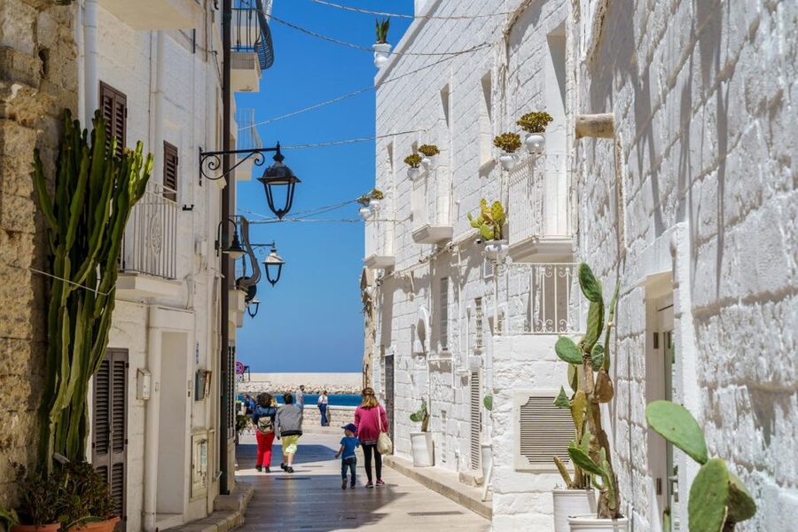Monopoli: Walking Street Food Tour - Meeting at Monopoli train station