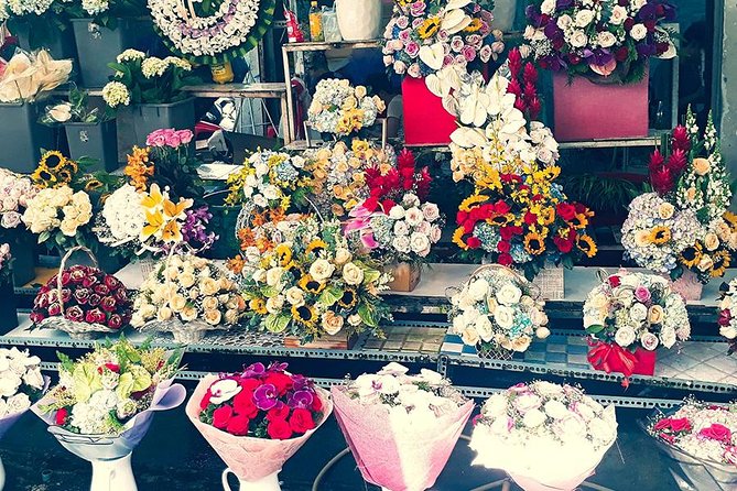 Morning Saigon Unseen+Street Food Tour with Ao Dai Riders Option - Ba Thien Hau Temple and the Chinese quarter