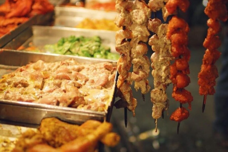 Mumbai: Evening Local Street Food Tour with Sightseeing - Who should book this Mumbai night tour?