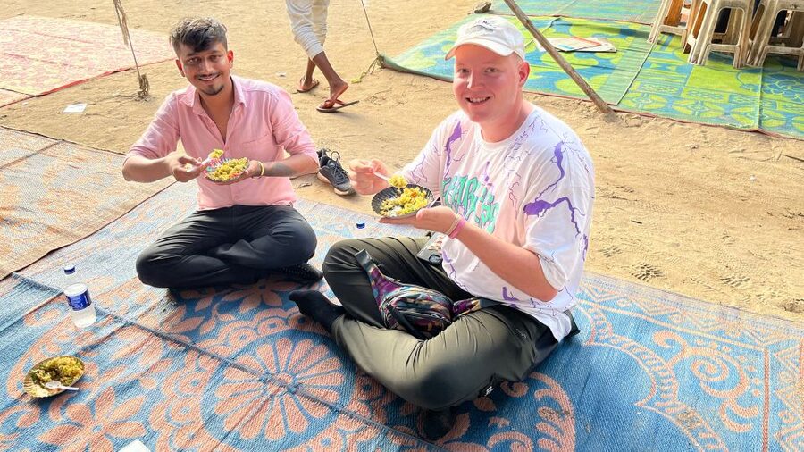 Mumbai: Evening Street Food Tasting & Cultural Market Tour - Marine Drive and Girgaon Chowpatty after dark
