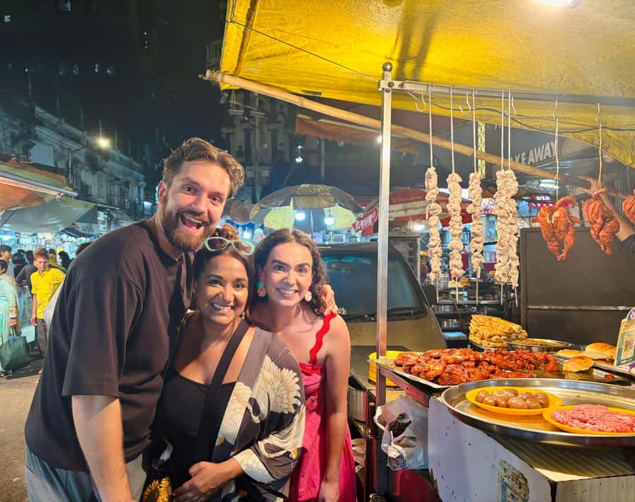 Mumbai Heritage, Street Food & Bazaar Walking Tour - Bhuleshwar Market and the first taste of local life