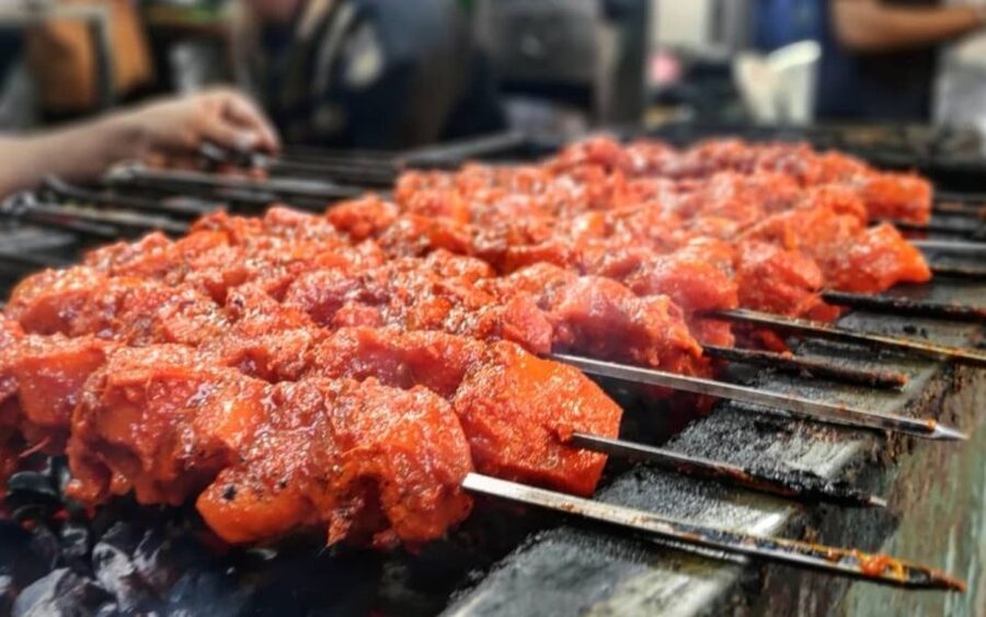 Mumbai: Local Street Food Private Walking Tour with Transfer - Key points at a glance