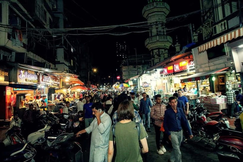 Mumbai: Street Food and Night Markets Tour - From Girgaon to Bhuleshwar by train, taxi, and foot