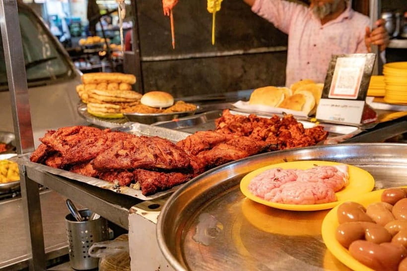 Mumbai: Street Food and Night Markets Tour - Mohamed Ali Road brings the night market to life