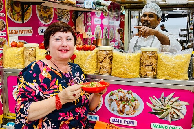 Mumbai Street Food & Beach Tour with 10+ Tastings - The first hour: snacks, chaat, and local flavors