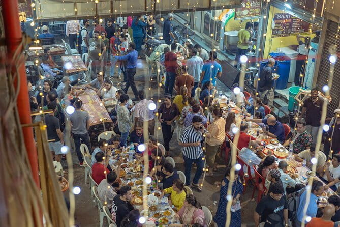Mumbai Street Food & Temple Tour: Hidden Markets & Night Bazaar - Hindu temple rituals and the Pinjrapole tradition
