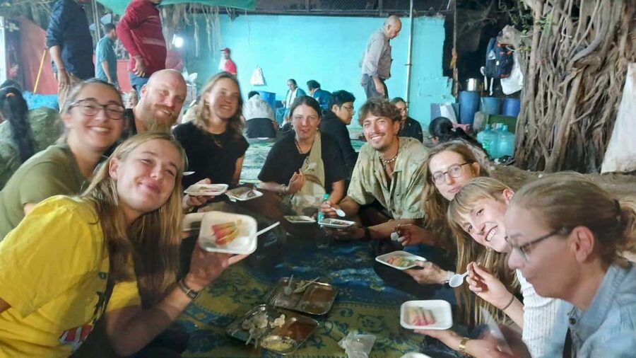 Mumbai Street Food Tour with Evening Bazaar Walk - What This Mumbai Food Walk Really Delivers